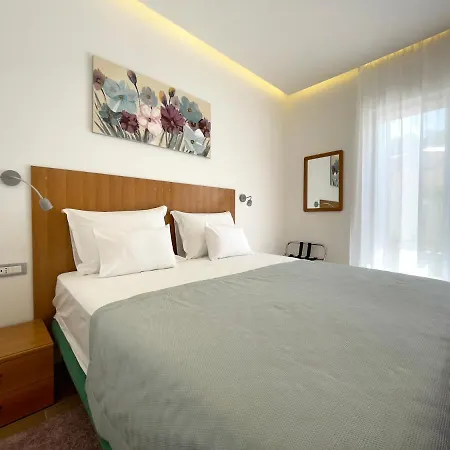 Apartment Residences Caroline *