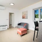 Apartment Residences Caroline